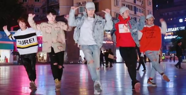 抖音最火泰式电摆舞蹈社会摇视频完整版分享下