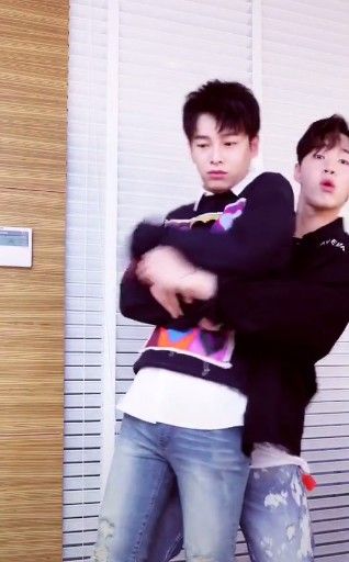 抖音快乐大本营拍灰舞视频分享下载 v.0